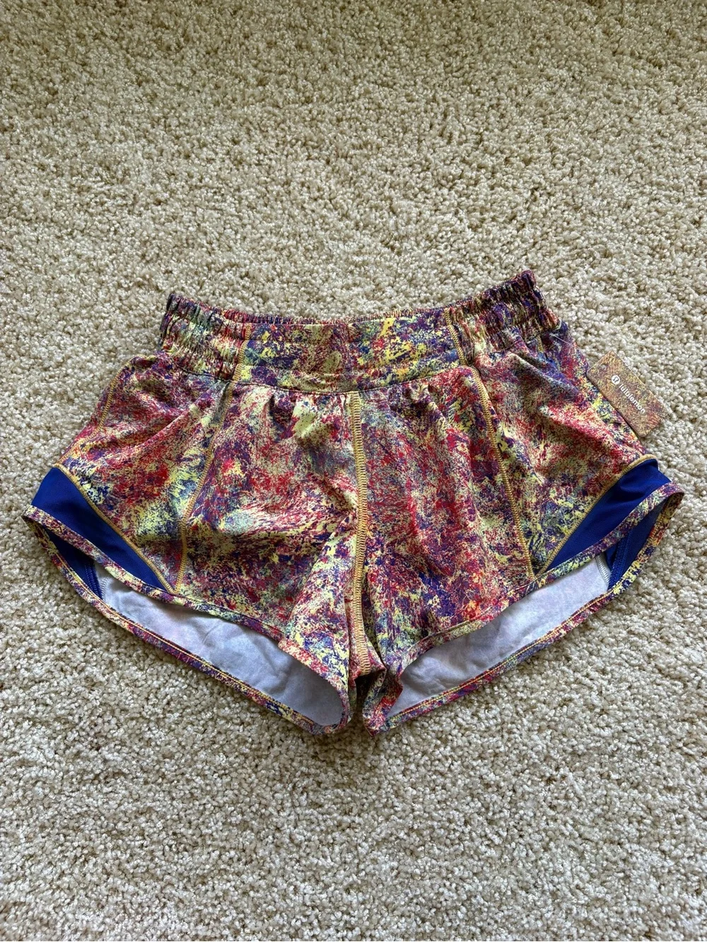 Lululemon Hotty Hot Short 2.5” SeaWheeze 2019 Multi Abstract Print Size 4‎ NWT
